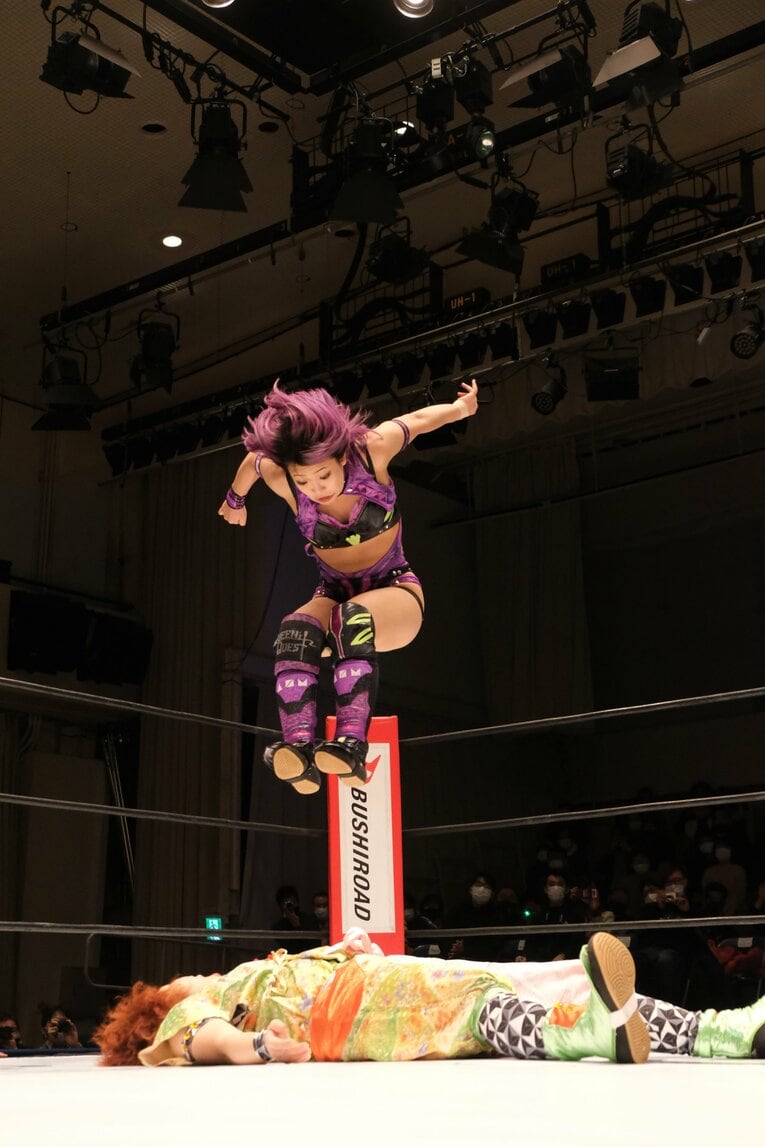 AZM（上）と米山香織