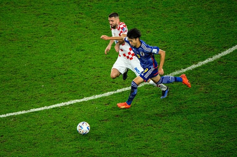 カタールW杯での三笘　©Takuya Sugiyama/JMPA