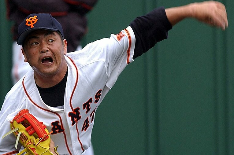 2002年巨人春季キャンプ、鬼の形相で200球を越す投げ込みをする工藤公康投手 ／ photograph by SANKEI SHINBUN
