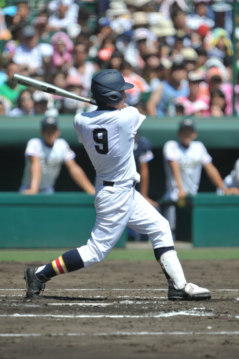 4番・吉田の当たりは力なく三塁のファウルゾーンへ。万事休すかと思われたが…？　©︎BUNGEISHUNJU