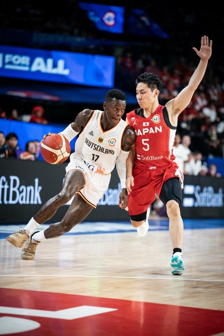 2023年W杯で河村が衝撃を受けたというドイツ代表のデニス・シュルーダー　©FIBA