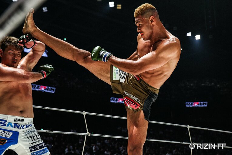 『RIZIN.54』エドポロキングvs.上田幹雄　©RIZIN FF