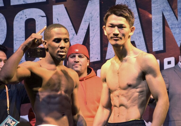 2017年12月、テビン・ファーマー戦での計量を終えたあとの尾川。この試合の後に禁止薬物の陽性反応が出た　©KYODO