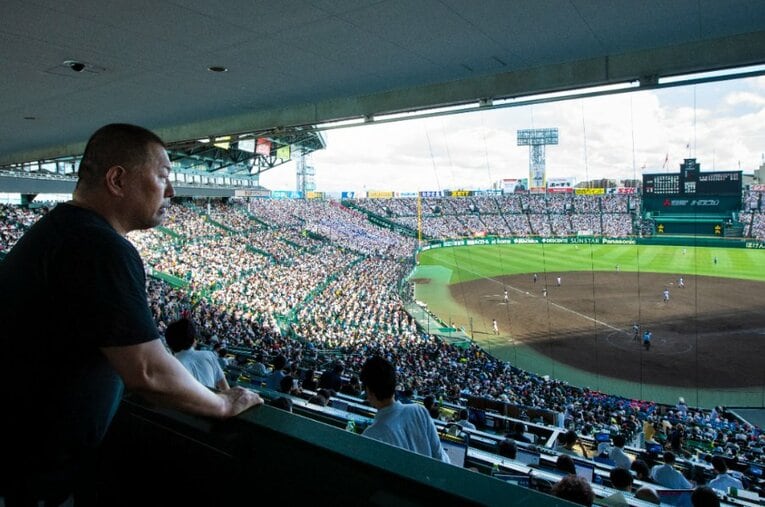 甲子園100回大会の決勝戦に訪れ、記者席上のボックス席から観戦する清原和博（2018年撮影） ／ photograph by Takuya Sugiyama