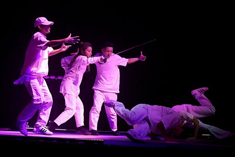 ダンスを取り入れたオープニングアクト ／ photograph by Japan Fencing Federation