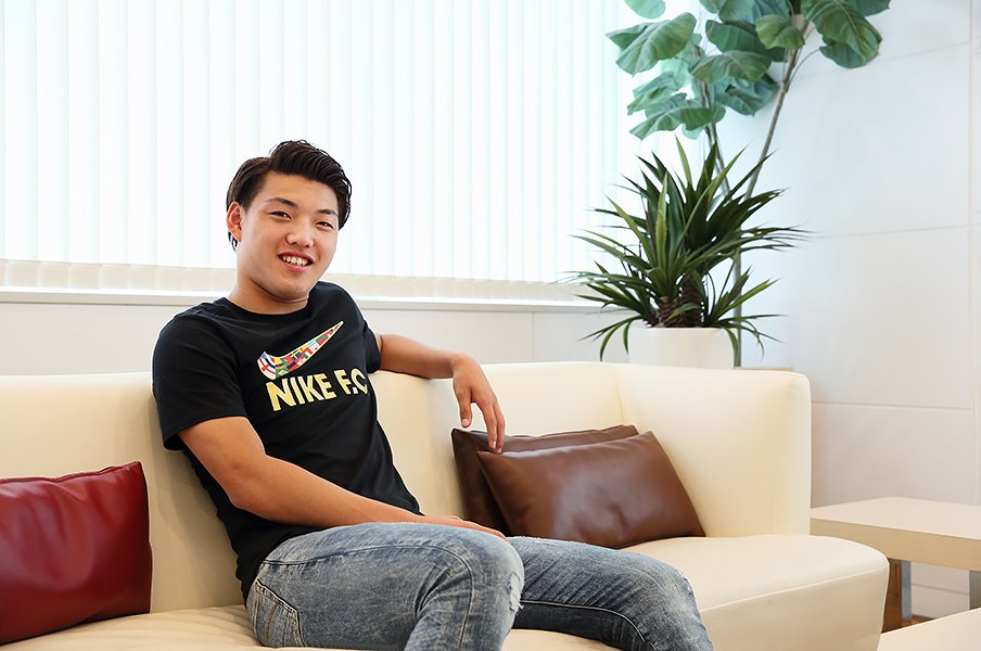 堂安律、その野望を大いに語る。「ムバッペを引きずり下ろしたい」<Number Web> photograph by Shigeki Yamamoto