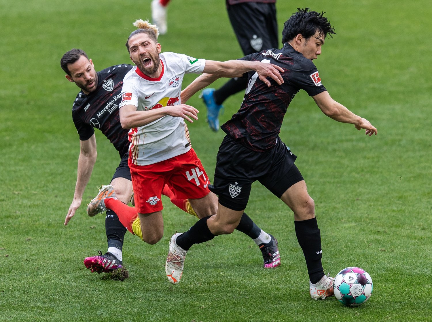 「知的な対応」と称される遠藤のデュエル©Getty Images