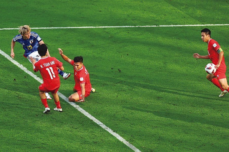 ［アジアカップ初戦レポート］vs.ベトナム「5年で磨いた修正力」＜Number Web＞ photograph by AFLO