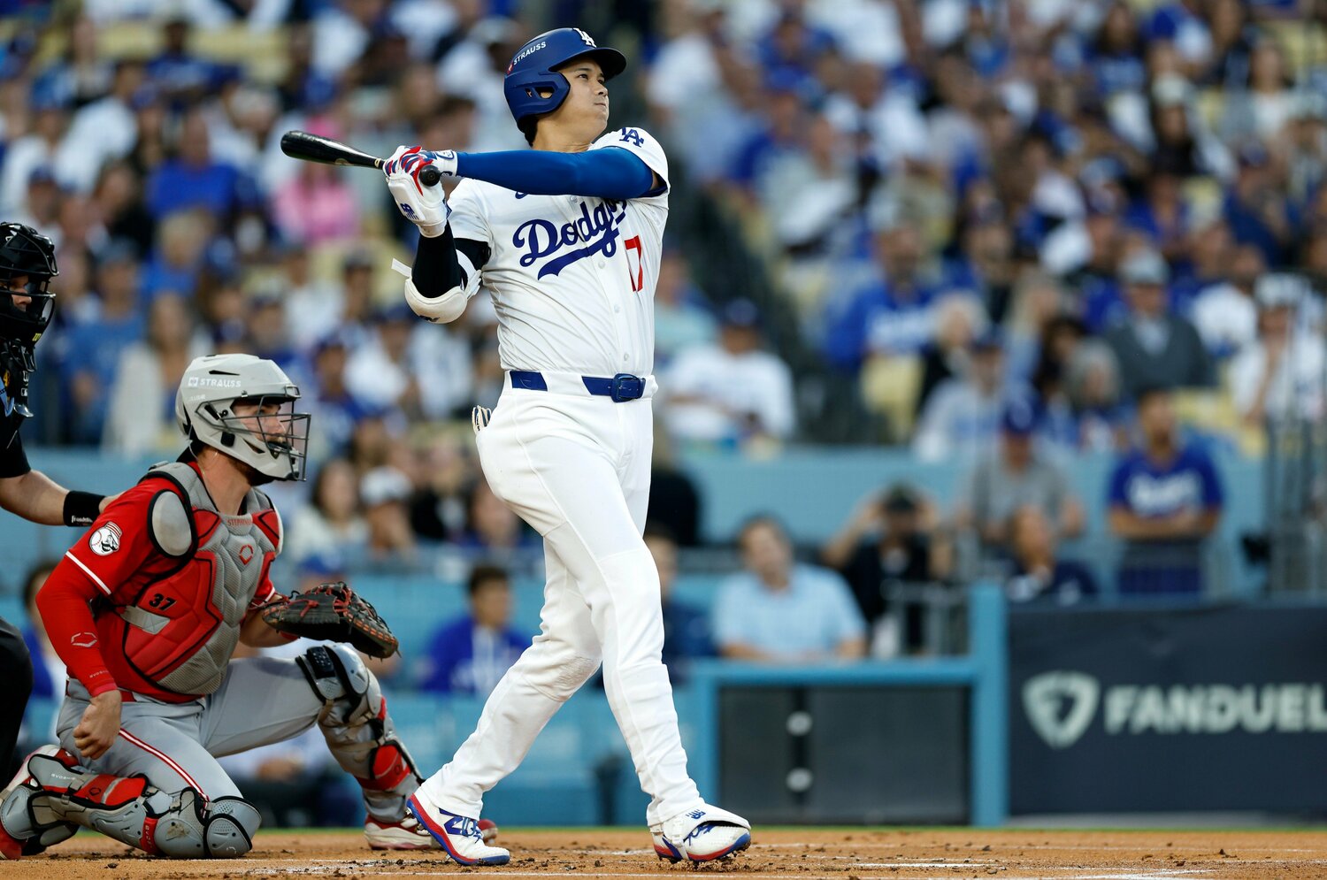 「金属音のような打球音が5階席まで」大谷翔平衝撃のHRからドジャースがレッズ撃破も…現地のNHK解説者が「挑戦者の気持ちが必要」と見る理由＜Number Web＞ photograph by Getty Images