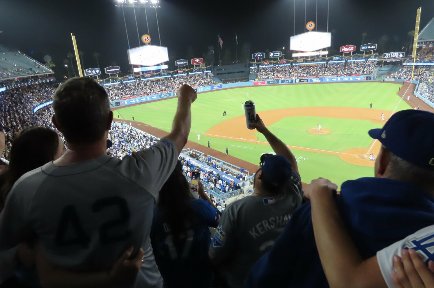 ビールを手にセブンイニングストレッチ ©Kou Hiroo