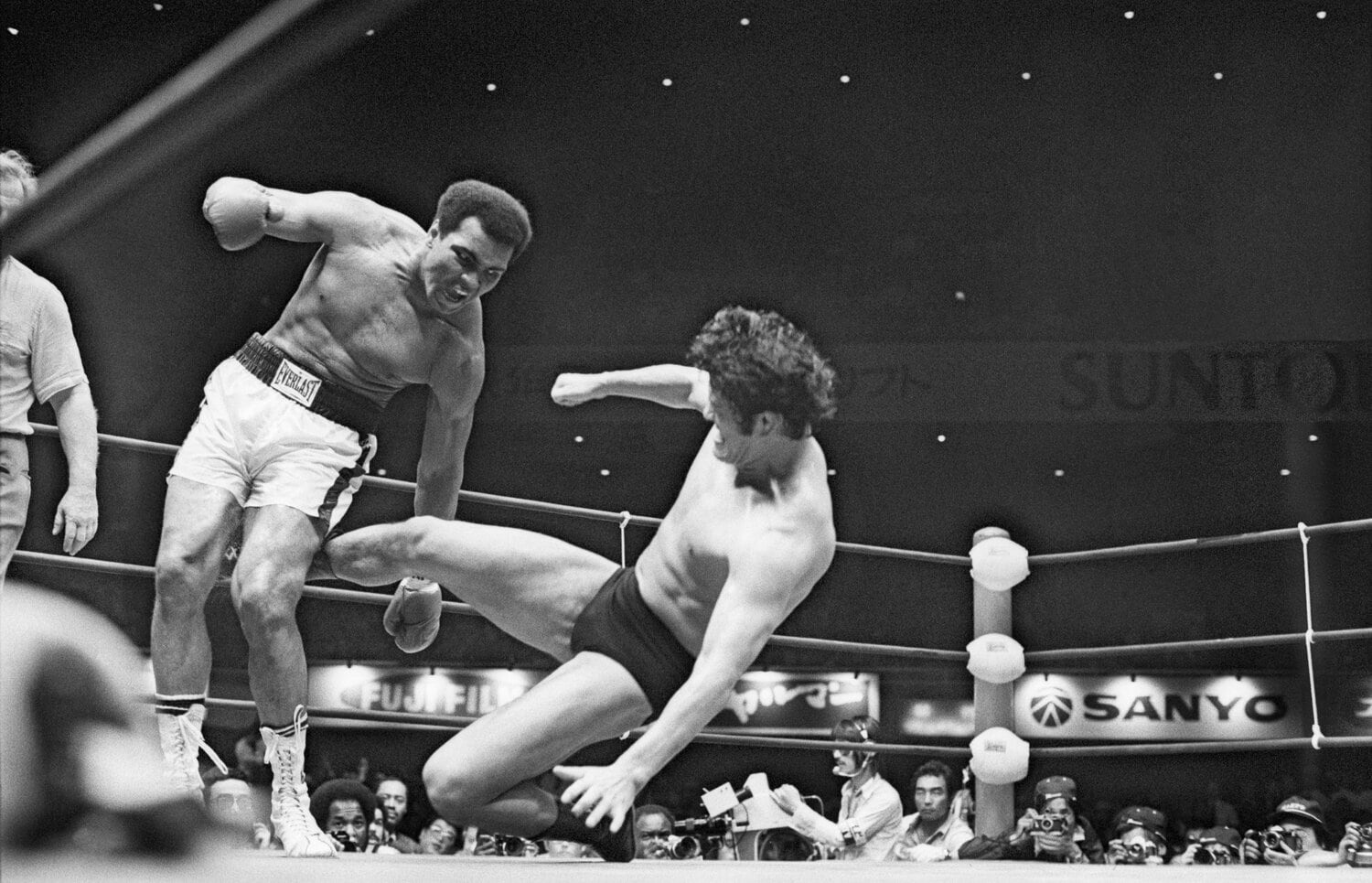 1976年の「猪木vsモハメド・アリ」　©Getty Images
