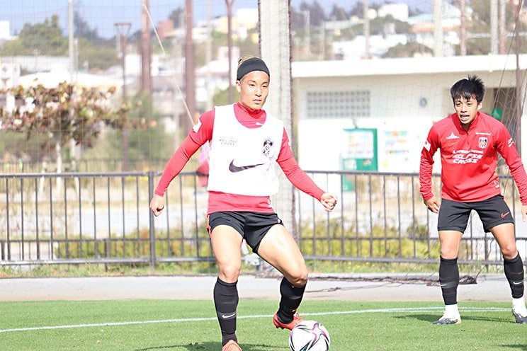 左SBのレギュラー候補として期待される山中亮輔©URAWA REDS