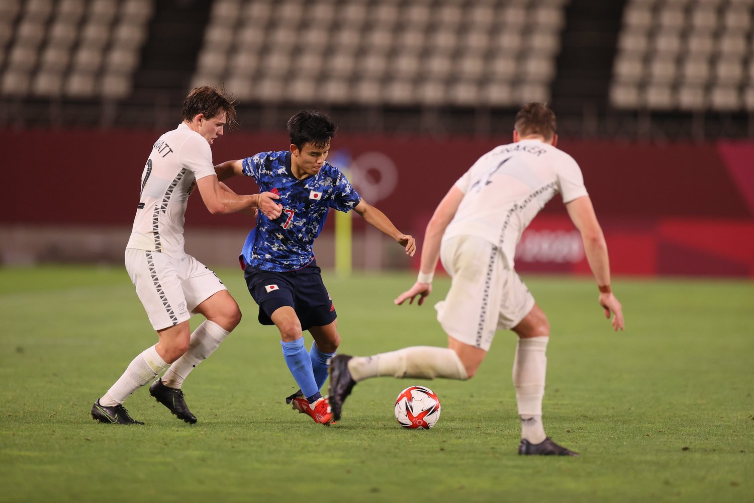 久保建英への警戒も厳重だった　©JMPA