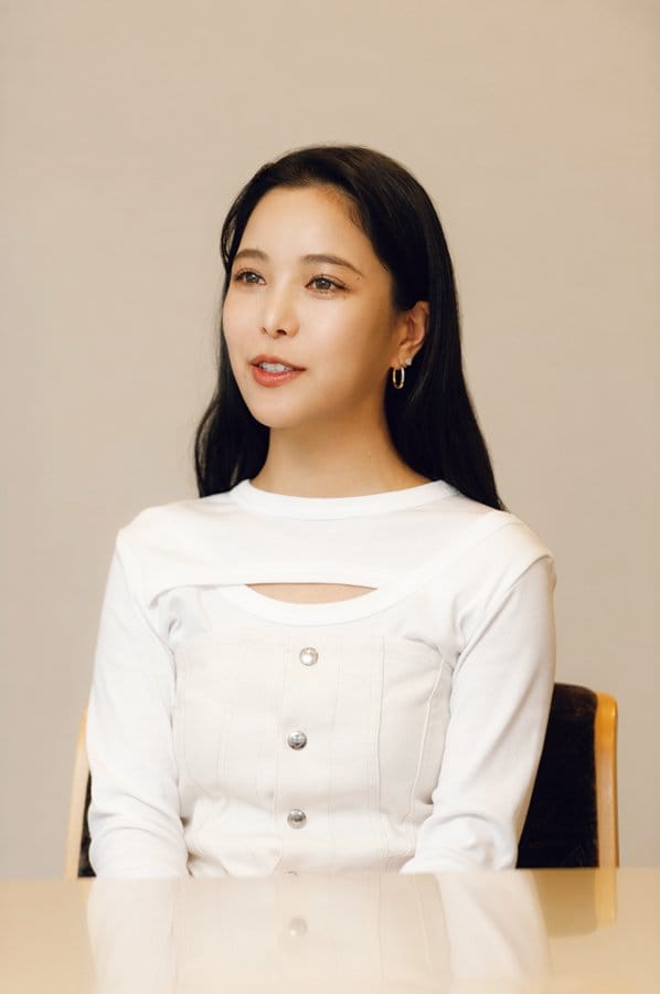 高梨沙羅（たかなし・さら）1996年10月8日生、北海道出身。'12-'13シーズンに16歳4カ月の史上最年少でW杯総合優勝。男女通じ歴代最多のW杯63勝。五輪は'14年ソチから3度出場し、'18年平昌で銅メダル。世界選手権では計7個のメダルを獲得。152cm  ©︎Wataru Sato