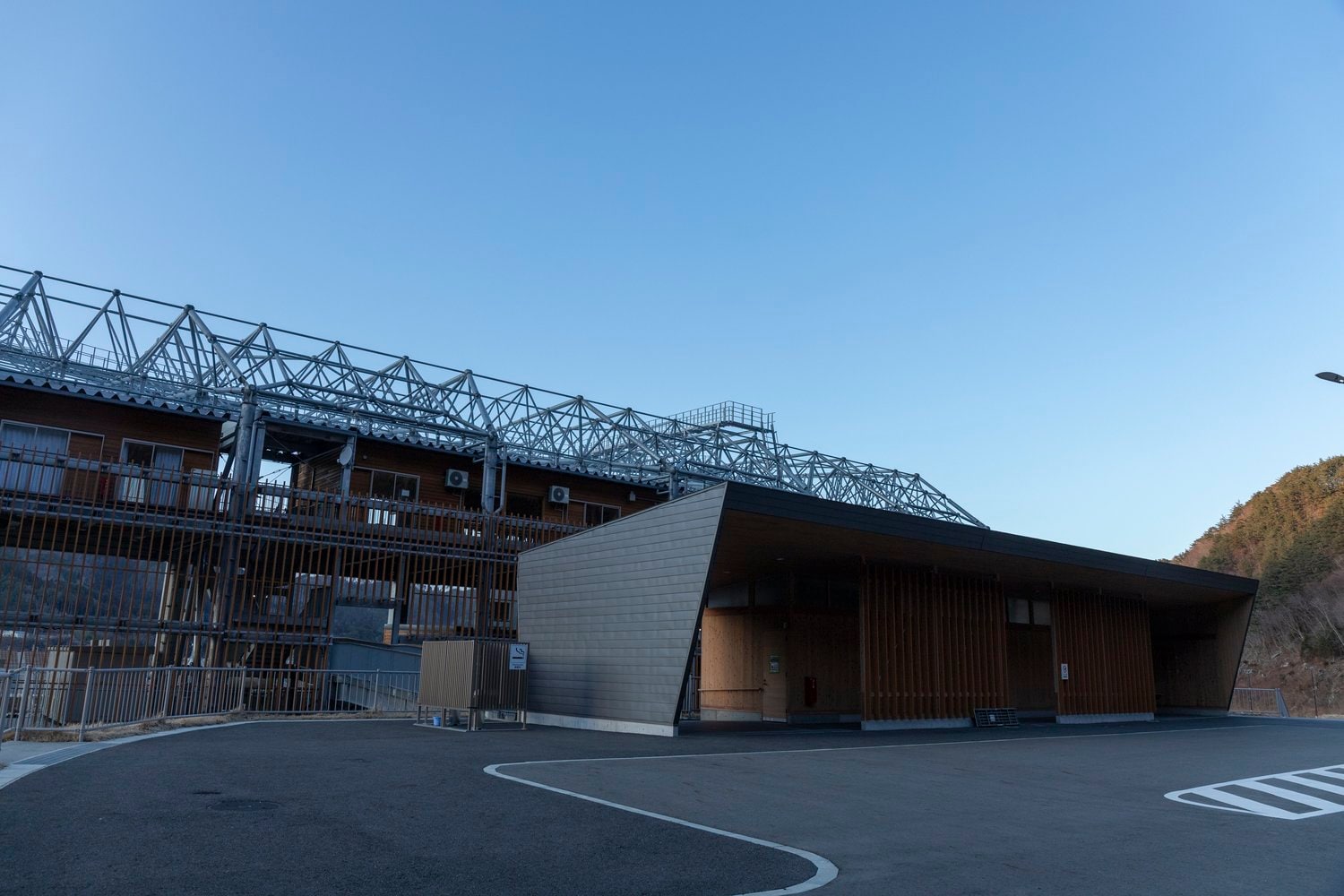 メインスタンドの入口