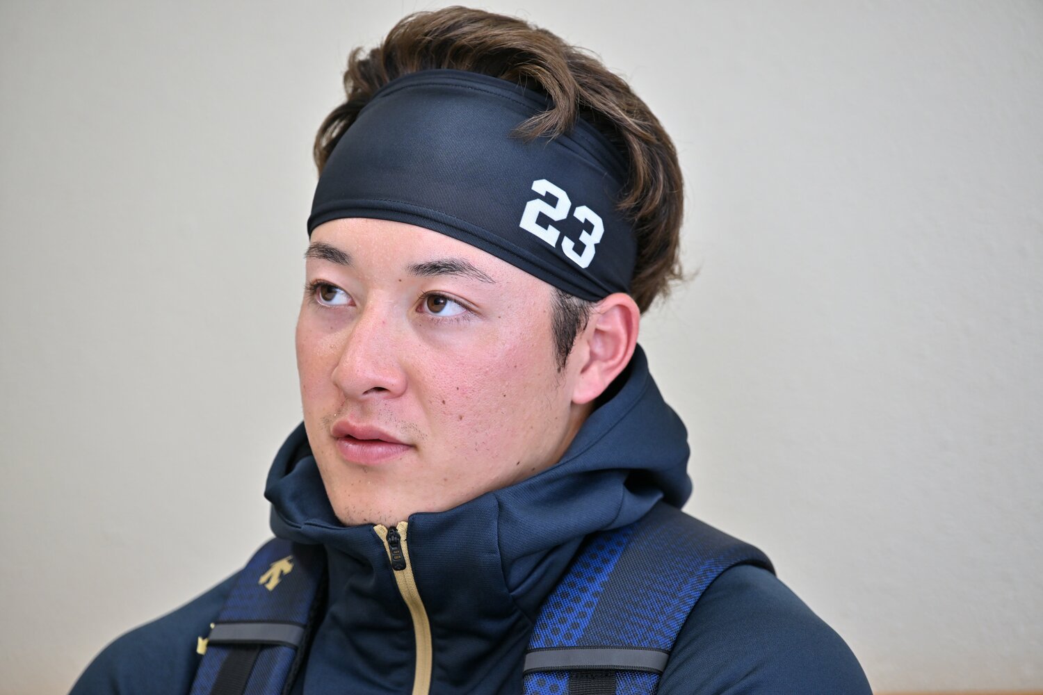 インタビューに答える吉田。「23」もよく似合う　©︎Hideki Sugiyama