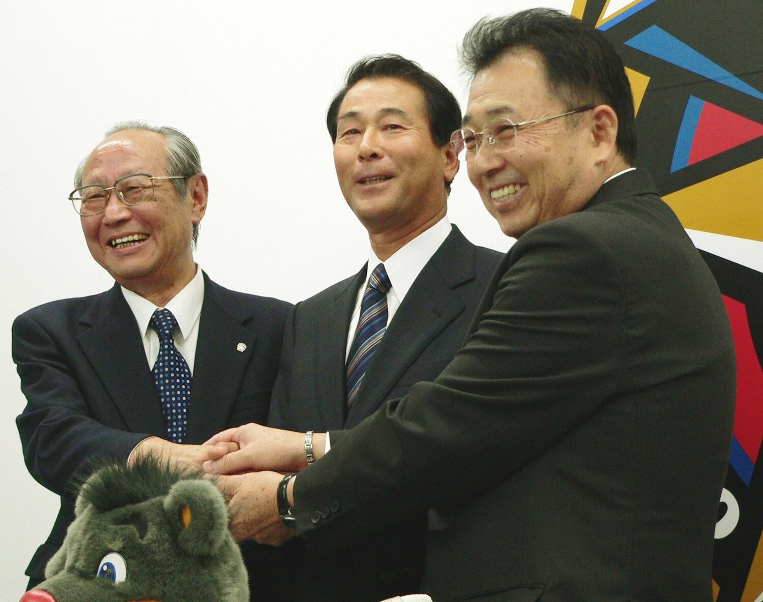 2005年からは日ハムの初代GMに就任した高田氏（中央）　©JIJI PRESS