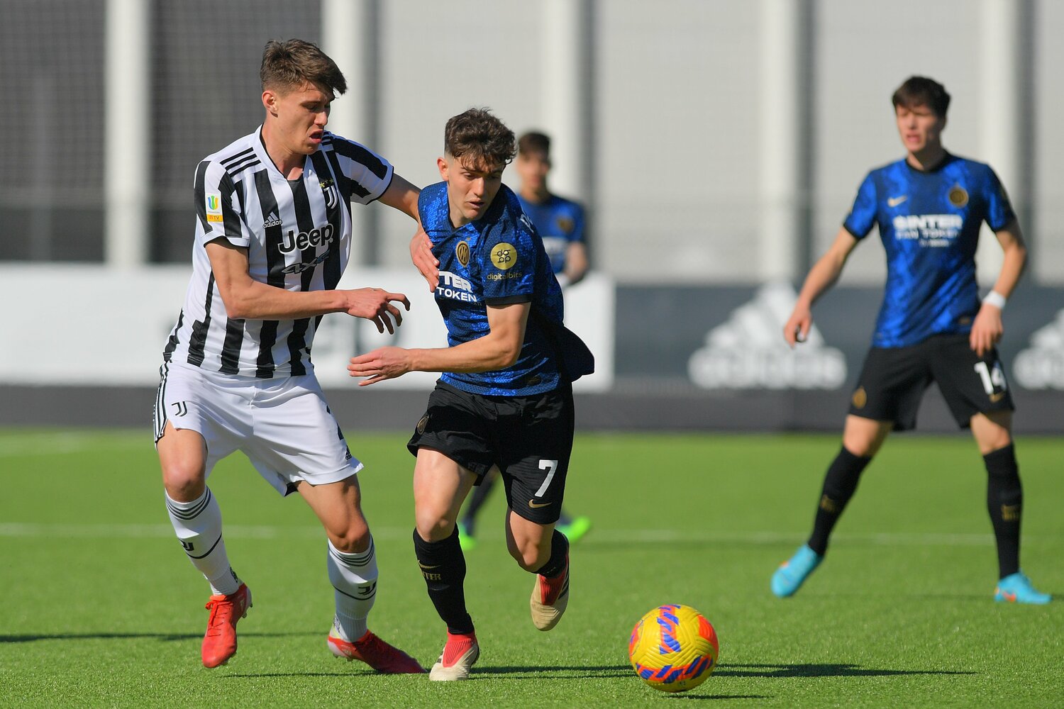 インテルU-19でプレーするロレンツォ・ペスケトーラ。サッカーだけでなく学業にも力を入れている©Getty Images