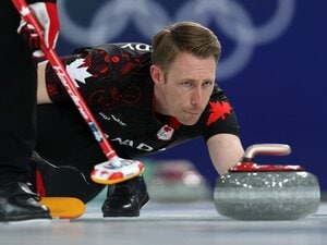 「カーリングを破壊しかねない」不正投球の反則よりも指摘されるべき“本当の大問題”「なぜ審判が介在しないのか？ 」疑問への“明確なある答え”