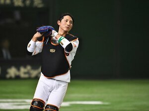 巨人、巻き返しの中心は小林誠司。高橋監督、エースが語る「成長」とは。