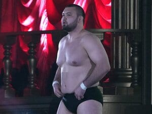 ウルフアロンはなぜ“厳しいプロレスファン”に認められたのか？「かつては“他競技の大物”にブーイング」「じつは受けで魅せた」異例デビュー戦の価値