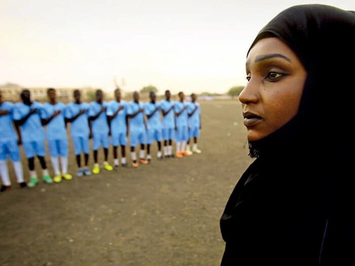 イスラム国家で女性がサッカーを……。男子チームの女性監督、サルマの闘い。<Number Web> photograph by Ashraf Shazly/AFP