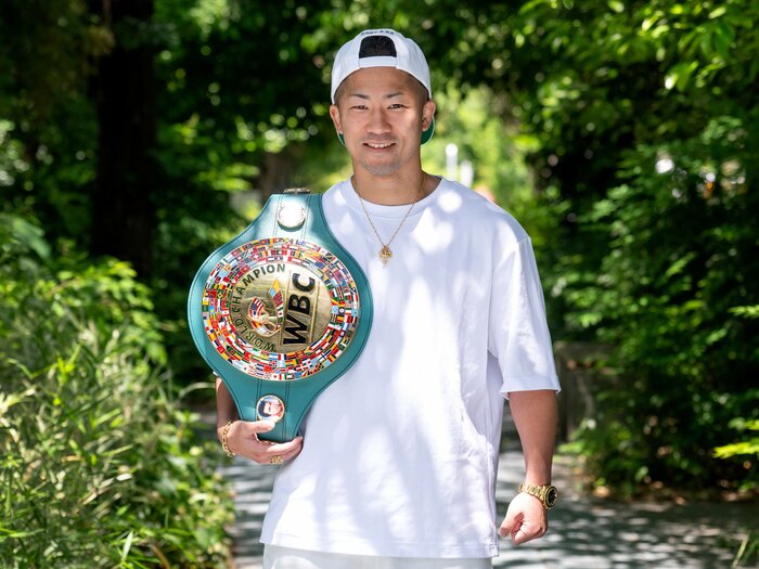 「井岡さんになら負けても…」井上拓真がいま明かすレジェンド・井岡一翔とのタイトル戦 “誰にも言っていない”衝撃の真相「勝負は自分のなかで5分5分だと」＜Number Web＞ photograph by Takashi Shimizu