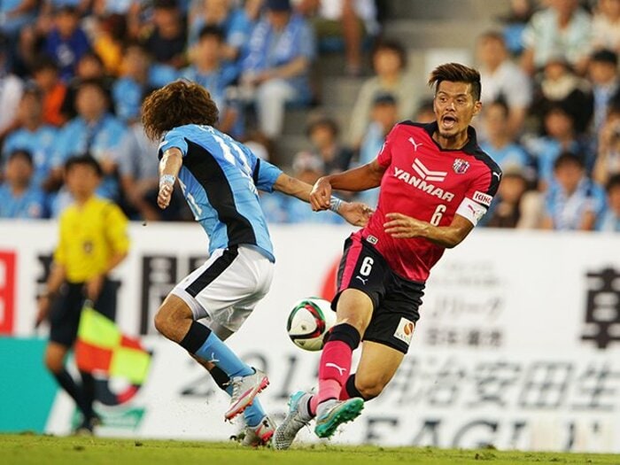 山口蛍が“らしさ”を取り戻すために。J2に慣れず、モノ言うリーダーへ！＜Number Web＞ photograph by J.LEAGUE PHOTOS