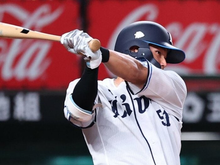 西武・西川愛也「ピッチャーの人生がかかっている」GG賞獲得の26歳が明かす守備論と打撃術「ヒットを打つのはこんなに楽しいのか」覚醒の舞台裏＜Number Web＞ photograph by SANKEI SHIMBUN