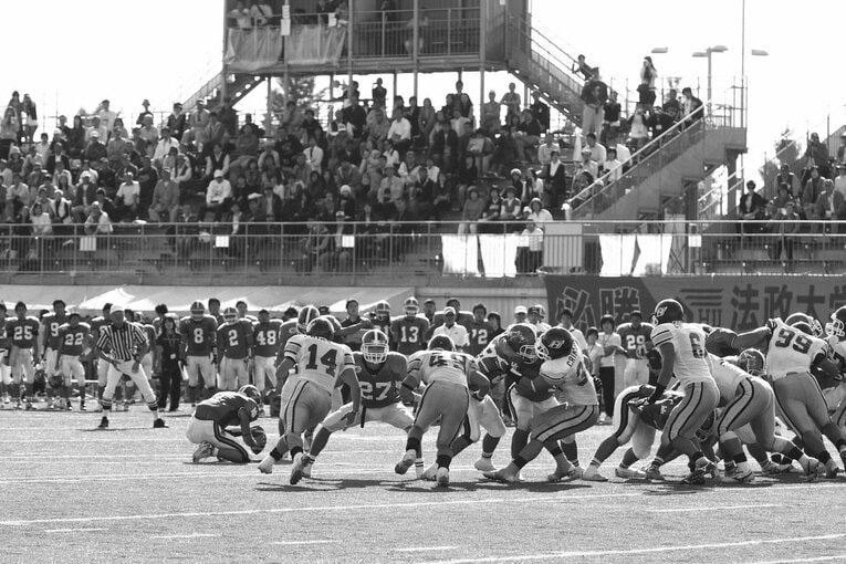 法政大得点後のボーナスキックを阻止する一橋大ディフェンス陣／取材対象者提供