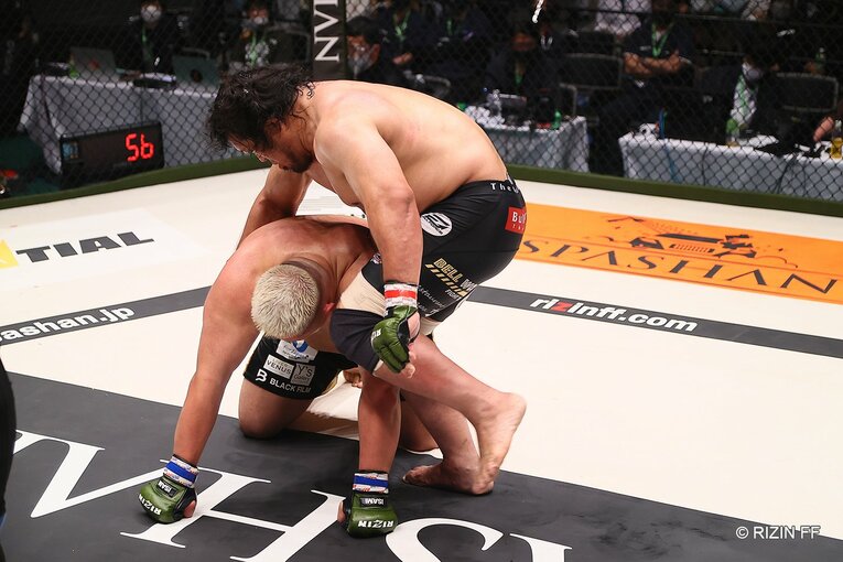 相撲界を懲戒解雇からRIZINへ…貴賢神がデビュー戦完敗でも見せた可能性とは？ 対戦した元警察官ファイターが絶賛した「凄い素質」(31)