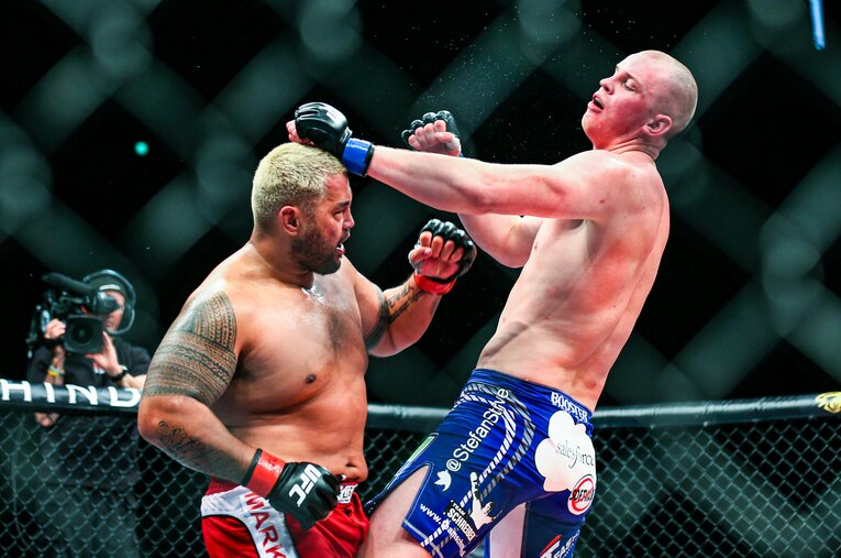 身長213cmのステファン・ストルーフェをKOした一戦はUFCにおけるハイライトのひとつになった　©Susumu Nagao