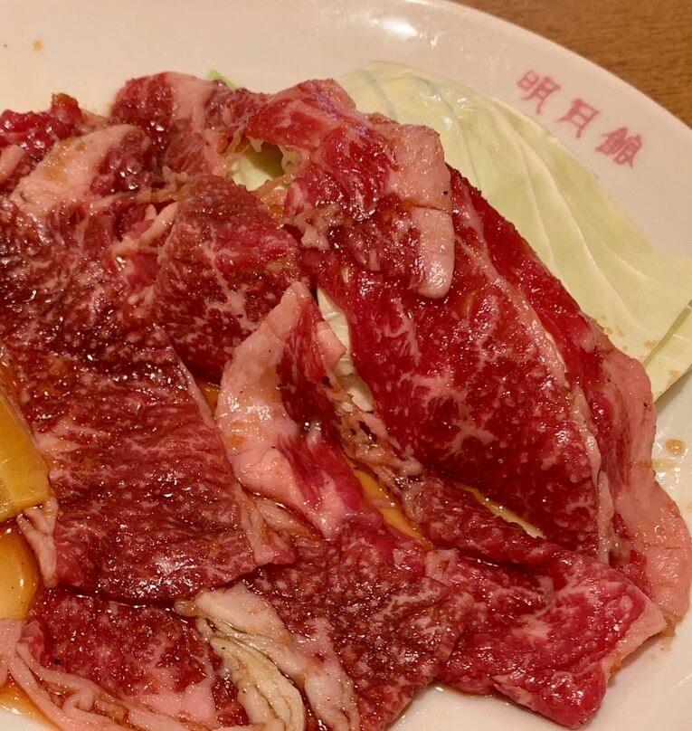 気になって行ってみた記者が名月館のランチで食したお肉。とってもおいしい