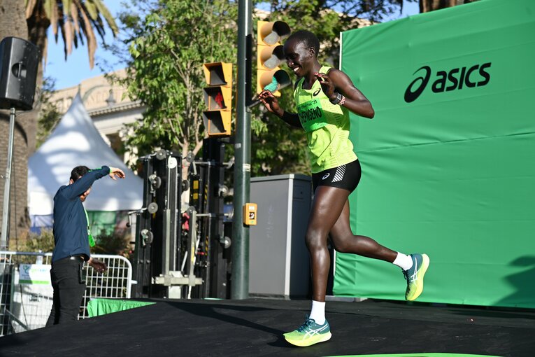 ケニア人ランナーの意見を積極的に取り入れる靴づくりも盛んだ。「アシックス メタスピードプラス」もその一つ　©️Naoya Sanuki