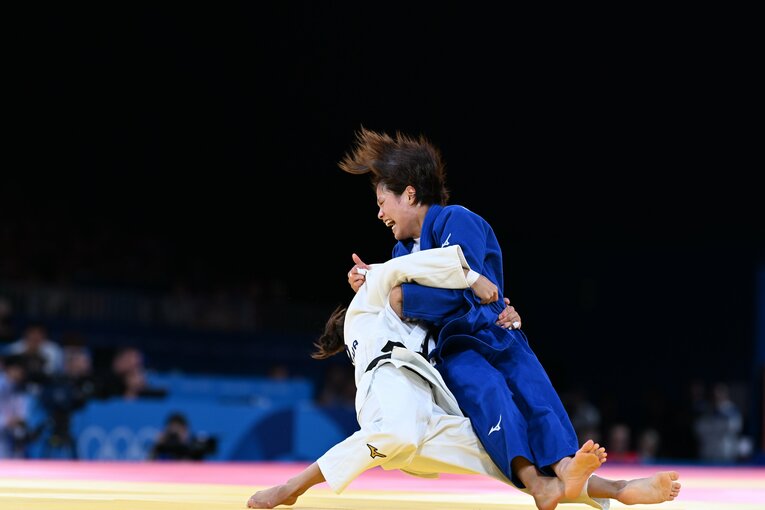ディヨラ・ケルディヨロワに一本を許した阿部詩（連続写真3/13）©︎Naoya Sanuki/JMPA