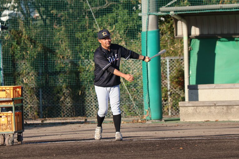 ノックをする平田監督　©Fumi Sawai