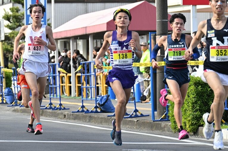 上尾ハーフでは自己ベストを記録した駒澤大の島子（138番）だったが　©Takashi Shimizu