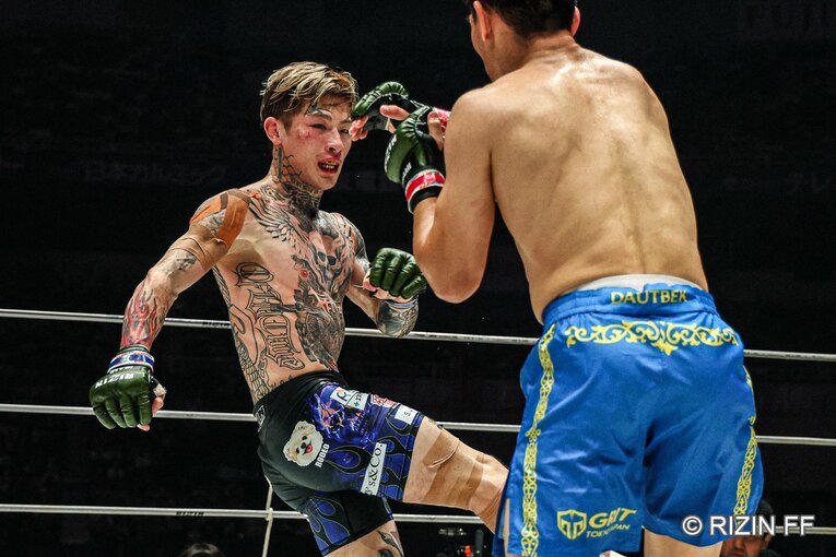 『超RIZIN.5』平本蓮vs.カルシャガ・ダウトベック　©RIZIN FF