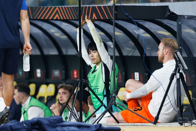 ベンチに下がって以降、試合展開を見つめる　©Daisuke Nakashima