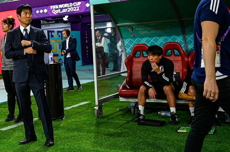 カタールW杯の森保監督と横内コーチ　©Takuya Sugiyama/JMPA