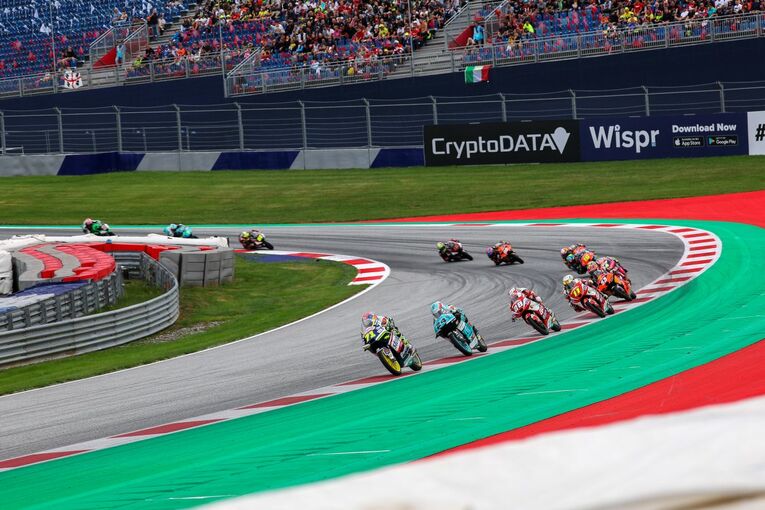 13周目についにトップに浮上した佐々木　photograph by Satoshi Endo