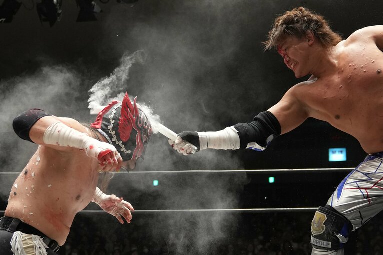 白煙がリングに舞う　©Masashi Hara