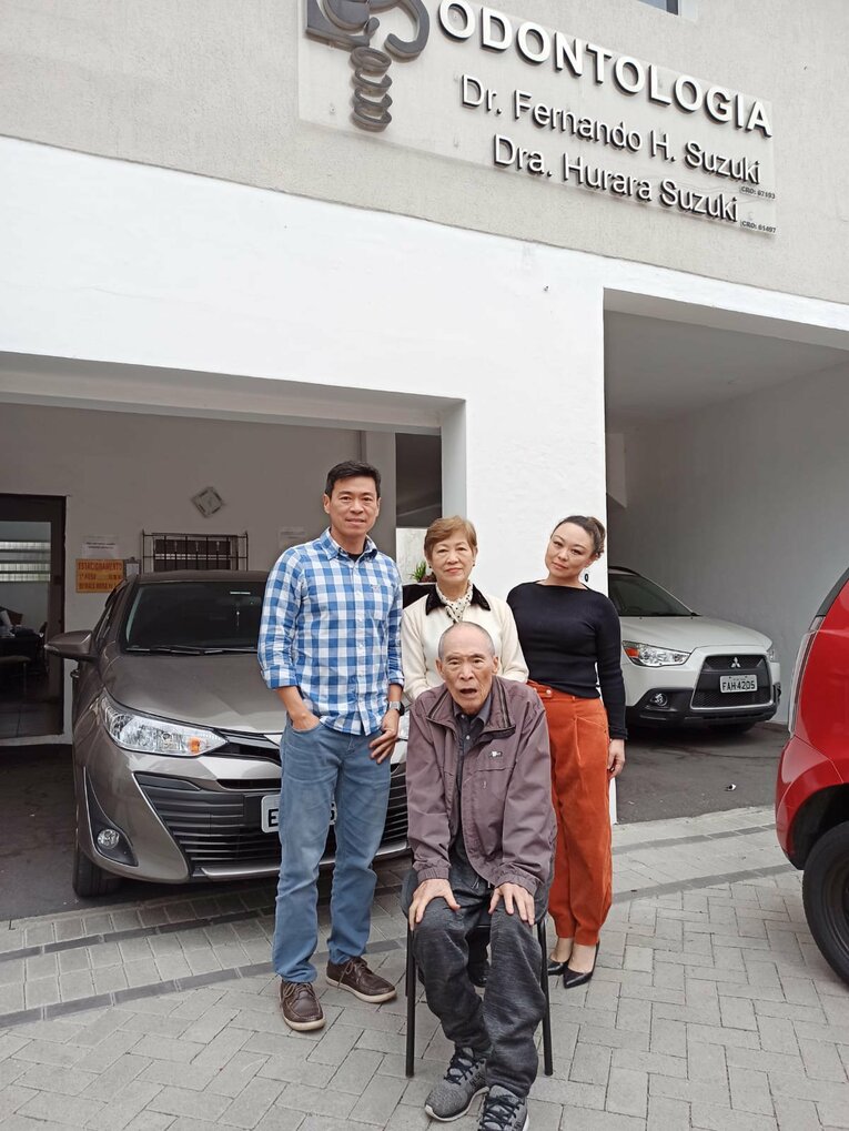 佳子さん一家（ご主人と二人の子供）　©Hiroaki Sawada