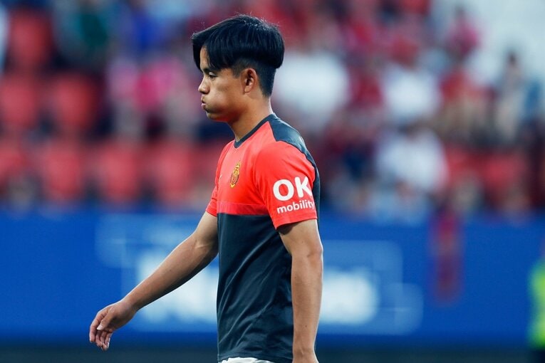 久保建英がGK姿？奇跡の残留に歓喜、“ズボンを抜いだお宝写真”も… 「苦しんだタケのリーガ3年目」をカメラマン視点で振り返る(18)