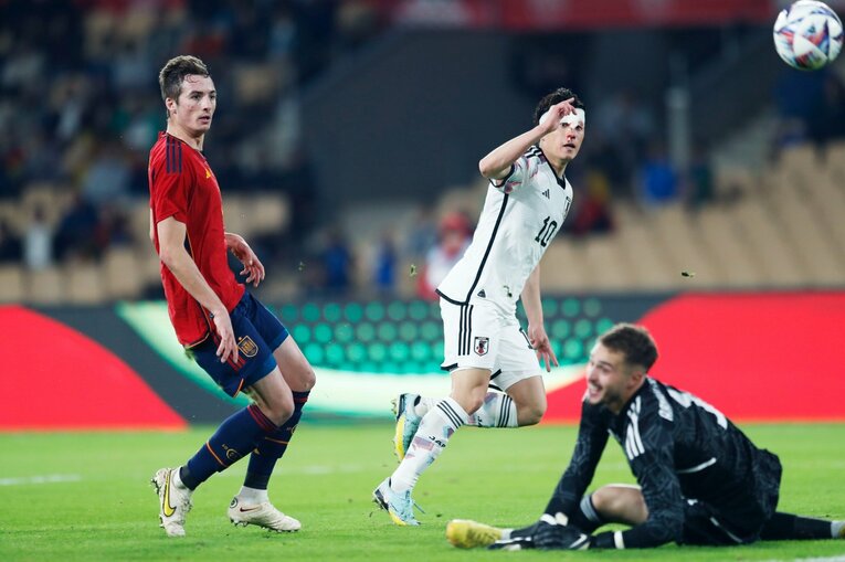 W杯前に日本人カメラマンが撮ったU-21スペインvs日本「リアルな実力差」ハイプレス空転の完敗を“未来予測”にしないためには… (35)
