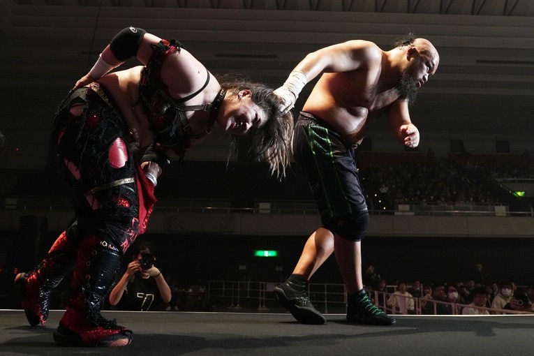 鈴季すずを引きずり回すオーカーン　©Essei Hara