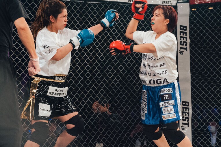 へずま嫁vs坂口杏里　©BreakingDown