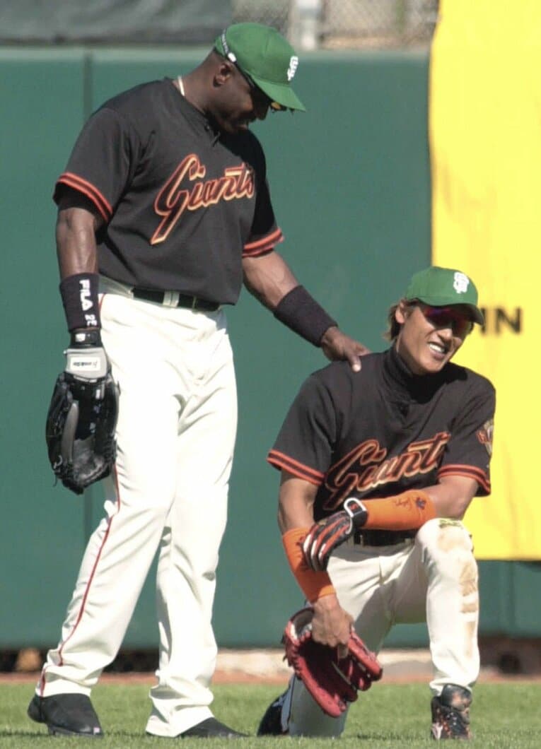 「シーズン73本塁打」ボンズと仲良しだった新庄　　©KYODO