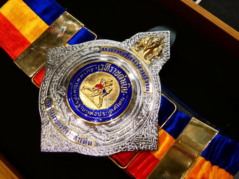 ラジャダムナンのスーパーフライ級王座のベルト©Koji Fuse