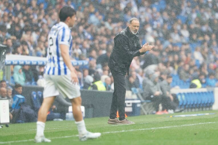 久保建英「とても苦いです」アシストだけでない復帰戦MVP〈カメラ目線ピース＋同僚の赤ちゃんに笑顔〉〈肩と太もも周りが大きく〉レンズが捉えたすべて(12)